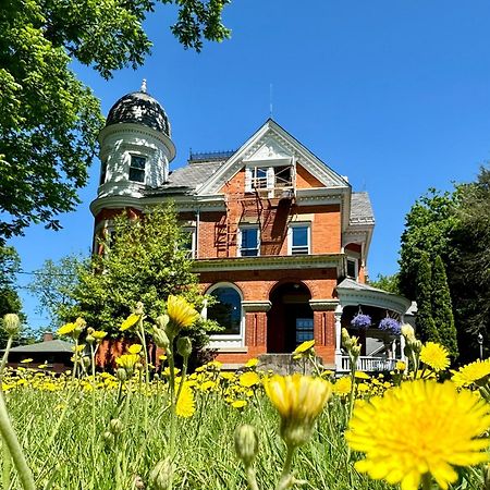 The Edwards Waterhouse Inn Fredonia Ngoại thất bức ảnh