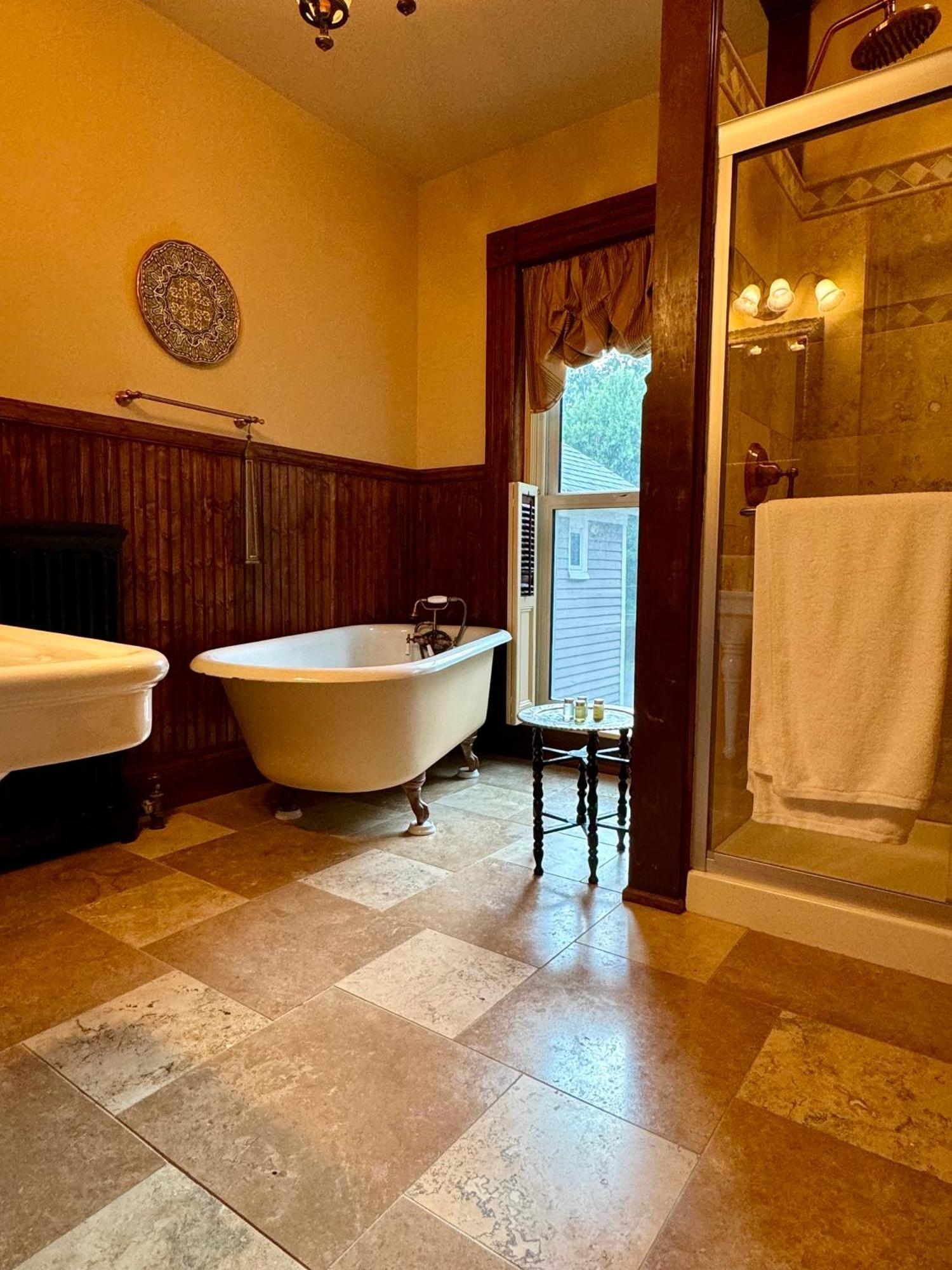The Edwards Waterhouse Inn Fredonia Ngoại thất bức ảnh