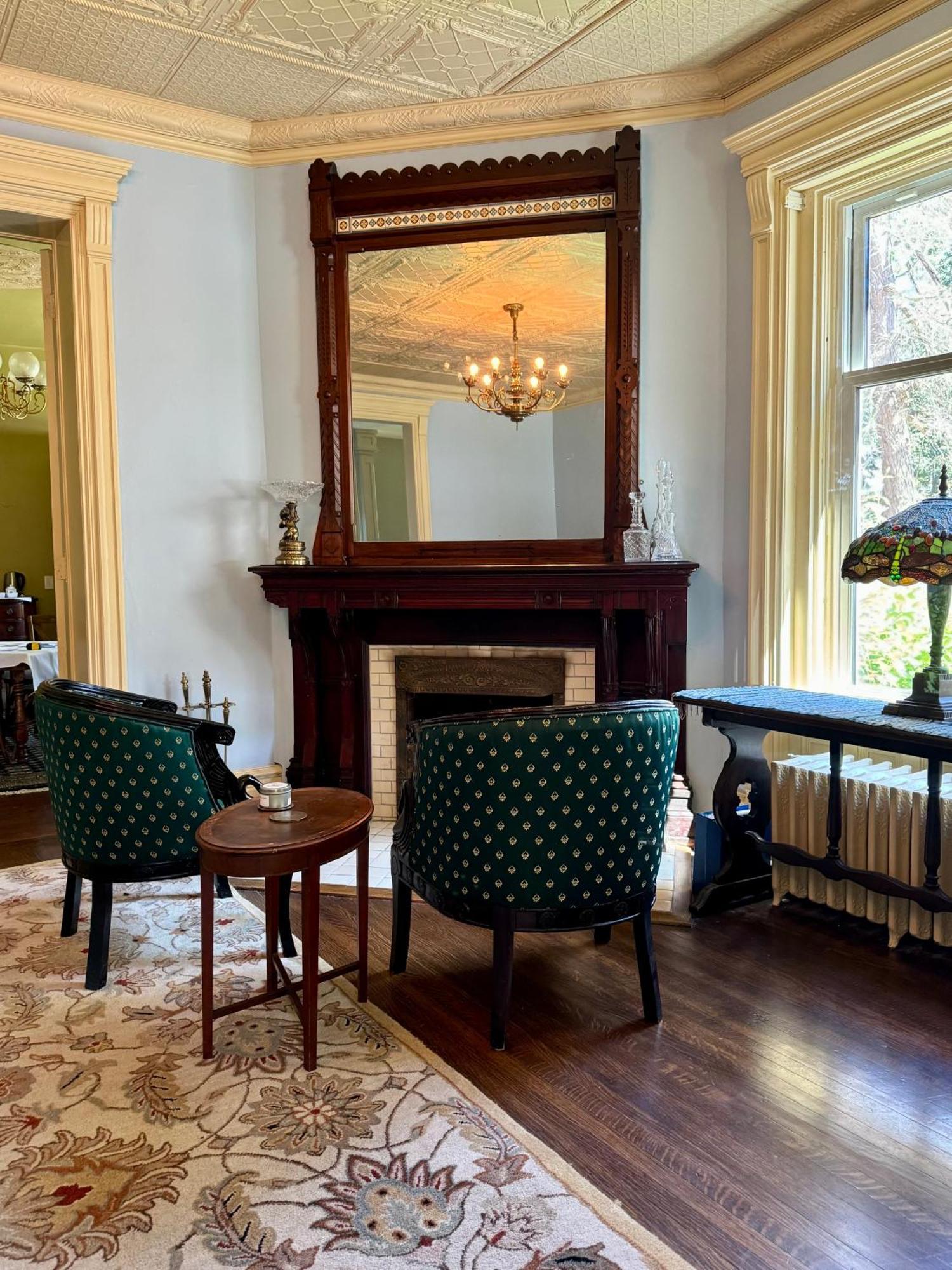 The Edwards Waterhouse Inn Fredonia Ngoại thất bức ảnh