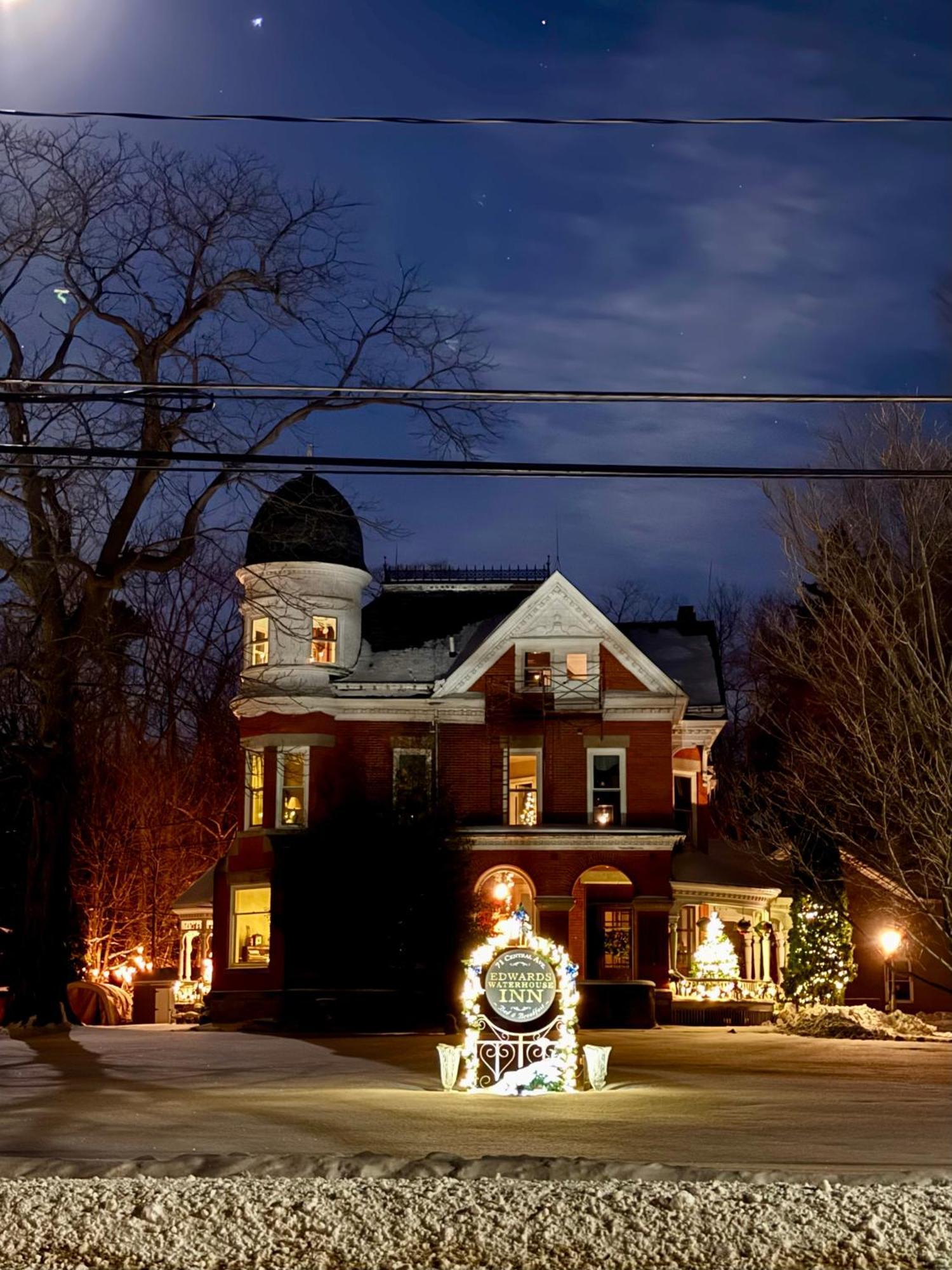 The Edwards Waterhouse Inn Fredonia Ngoại thất bức ảnh