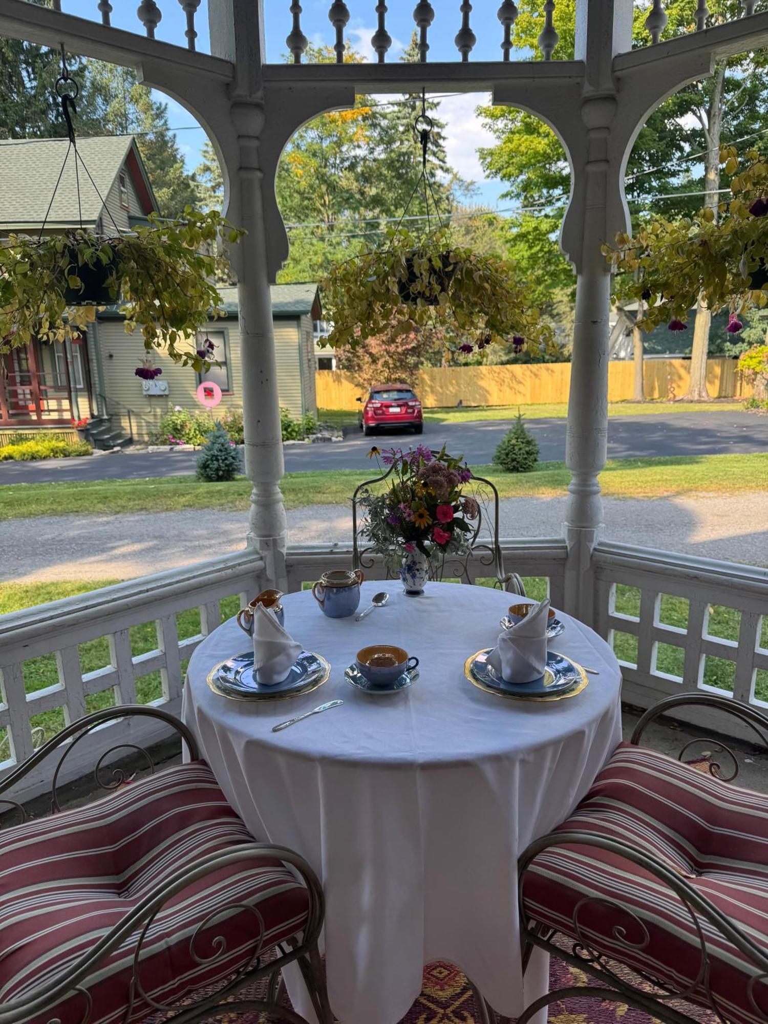 The Edwards Waterhouse Inn Fredonia Ngoại thất bức ảnh
